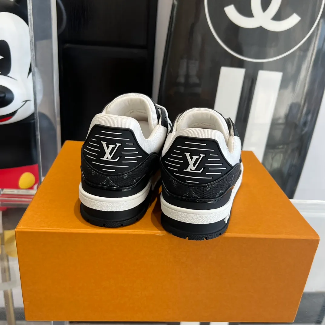 👟👟Ex-factory price 840👟👟 Women's shoes factory Couple model 👫LV Trainer series basketball sneakers🌟 Original molded TPU outsole The texture is the same as the original ⚠️Original development Top version All details are consistent with the original ⚠️ Size: 35-45